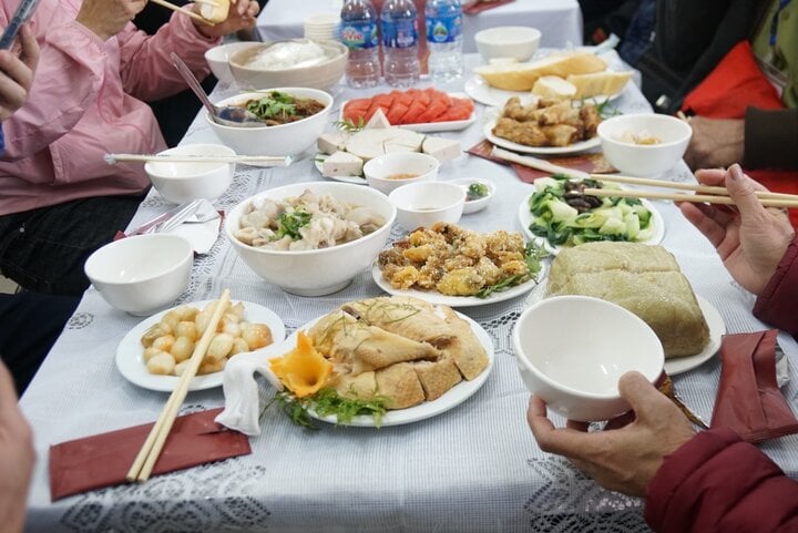 Mẹ hạnh phúc nhìn con ăn được cơm sau 3 tháng chiến đấu với ung thư- Ảnh 3.