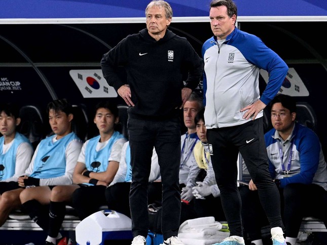 LĐBĐ Hàn Quốc bị trợ lý của HLV Klinsmann tố cáo 'để chính trị can thiệp vào bóng đá'- Ảnh 2.