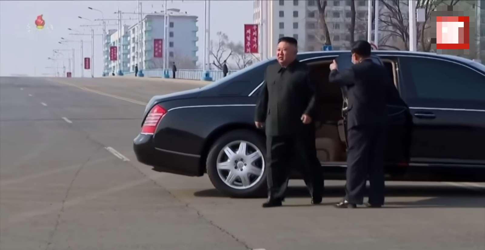 Bất chấp lệnh cấm quan trọng, ông Kim Jong Un vẫn có xe siêu sang: Mercedes, Maybach, Rolls-Royce đủ cả- Ảnh 10.