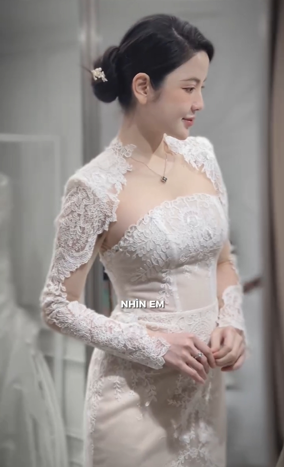 Chu Thanh Huyền tung ảnh thử váy cưới, lại bị so sánh với Nhật Lê và Doãn Hải My- Ảnh 1.