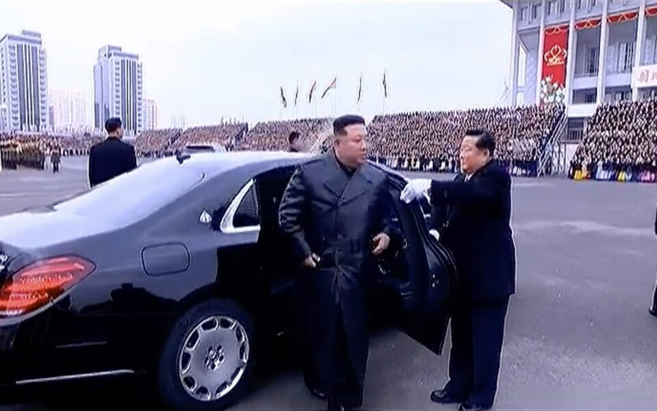 Bất chấp lệnh cấm quan trọng, ông Kim Jong Un vẫn có xe siêu sang: Mercedes, Maybach, Rolls-Royce đủ cả- Ảnh 8.