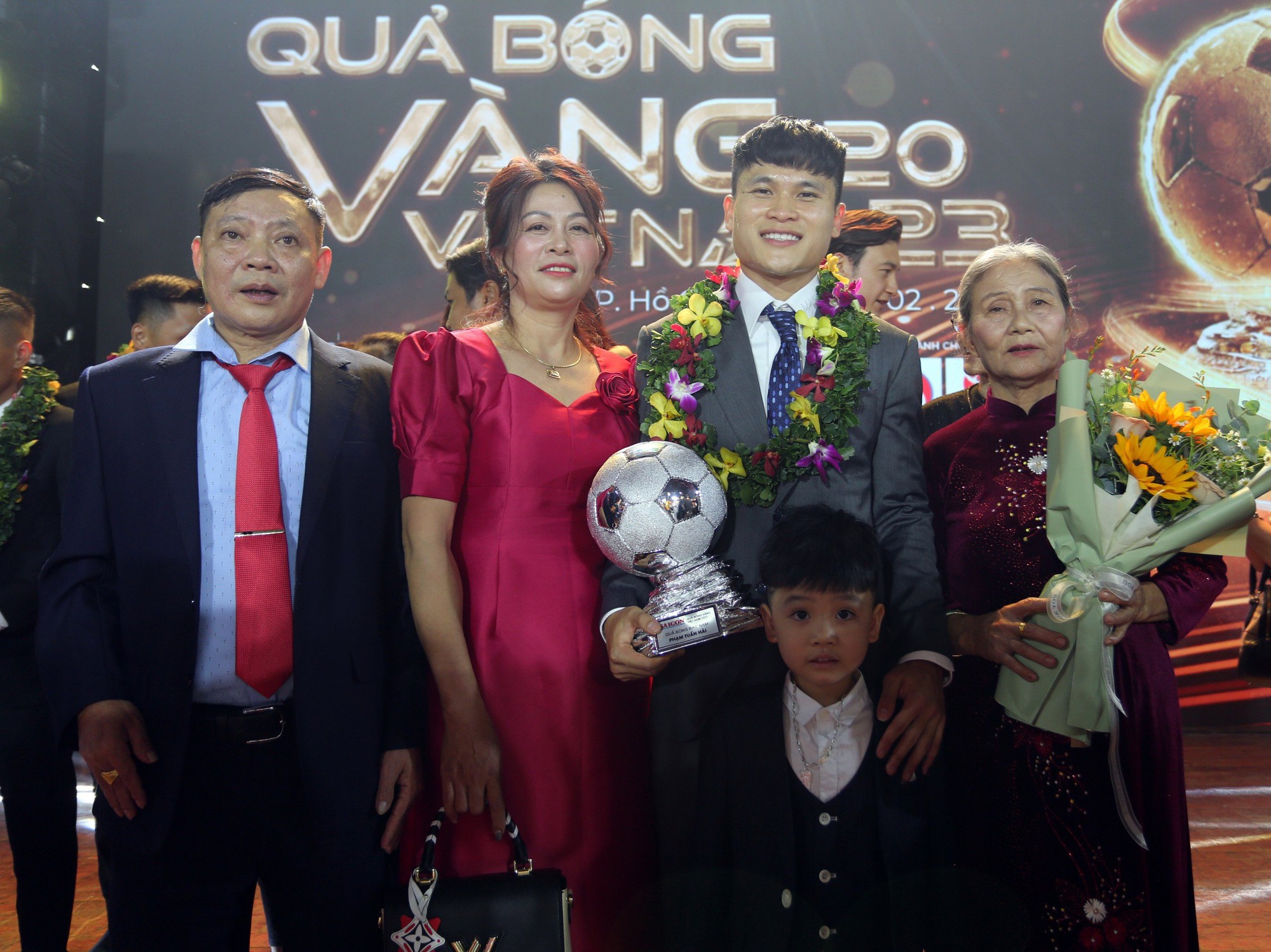 Quả bóng vàng 2023: Các khoảnh khắc ấn tượng, ba mẹ nhận giải thay Huỳnh Như- Ảnh 20.