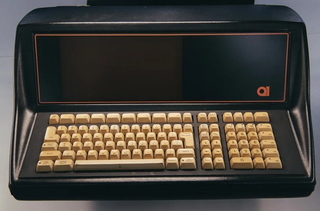 Tình cờ phát hiện máy vi tính đầu tiên trên thế giới sau hơn 50 năm- Ảnh 1.