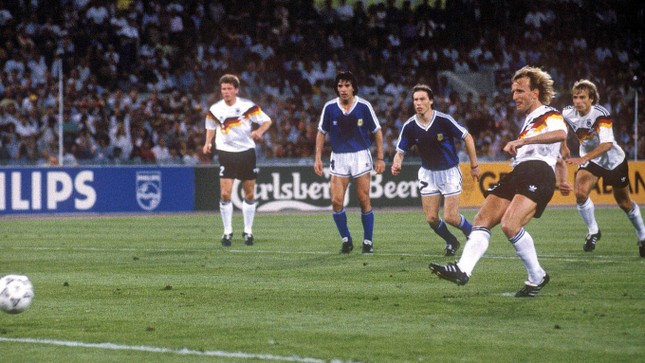 Chuyện ít biết về quả phạt đền khiến Maradona phải khóc, còn Andreas Brehme từ thợ máy trở thành người hùng nước Đức- Ảnh 2.