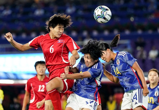 Bóng đá Nhật Bản và Triều Tiên rơi vào tranh cãi ở vòng loại Olympic Paris- Ảnh 1.