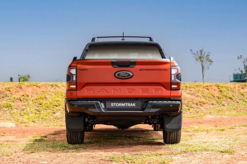 Ford Ranger Stormtrak được xác nhận ra mắt tại Việt Nam: Hầm hố hơn Wildtrak, thêm sức ép cho Triton Athlete- Ảnh 7.