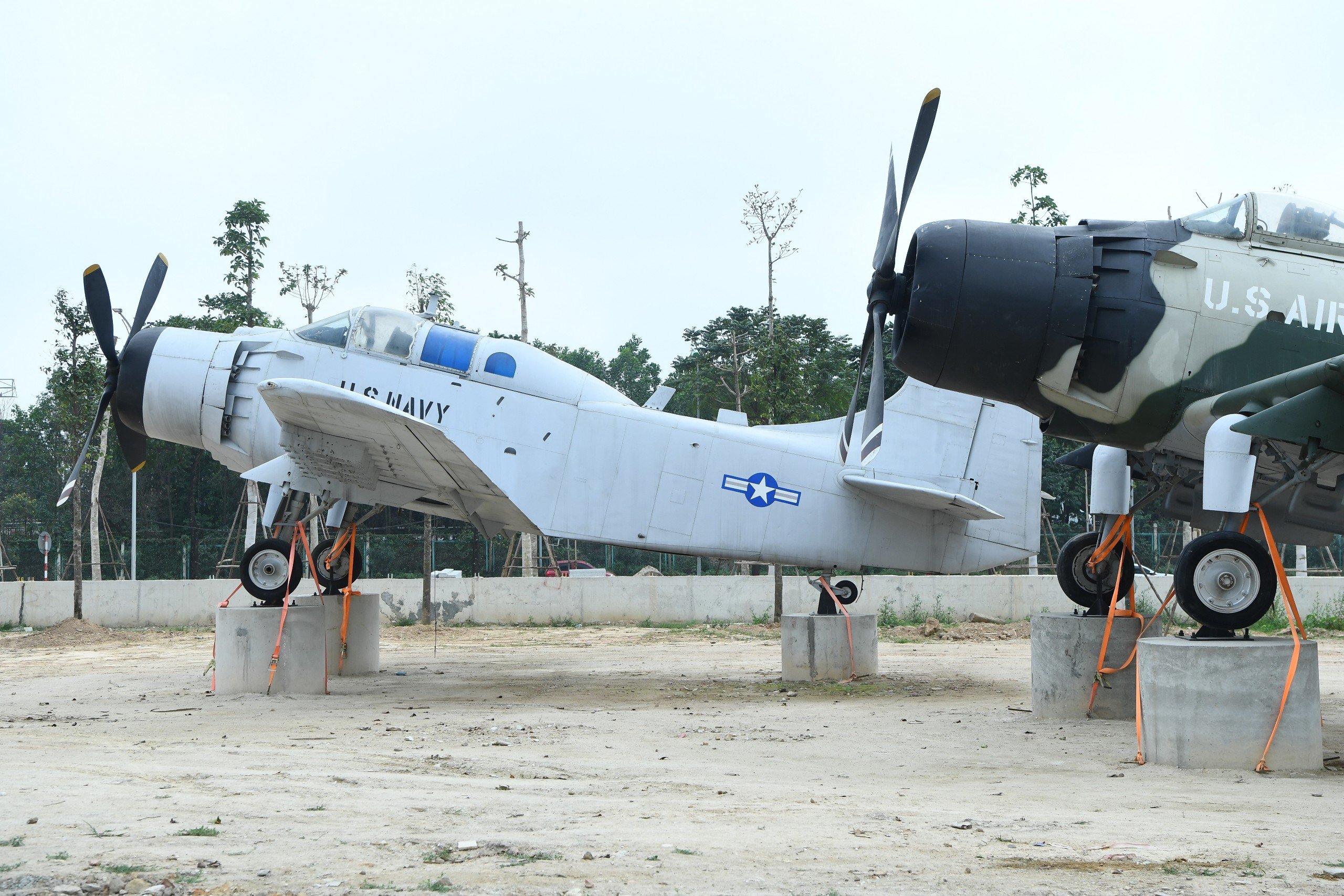 Khám phá loạt máy bay, xe tăng, khí tài quân sự 'khủng' tại bảo tàng rộng 740.000m2 ở Hà Nội- Ảnh 8.