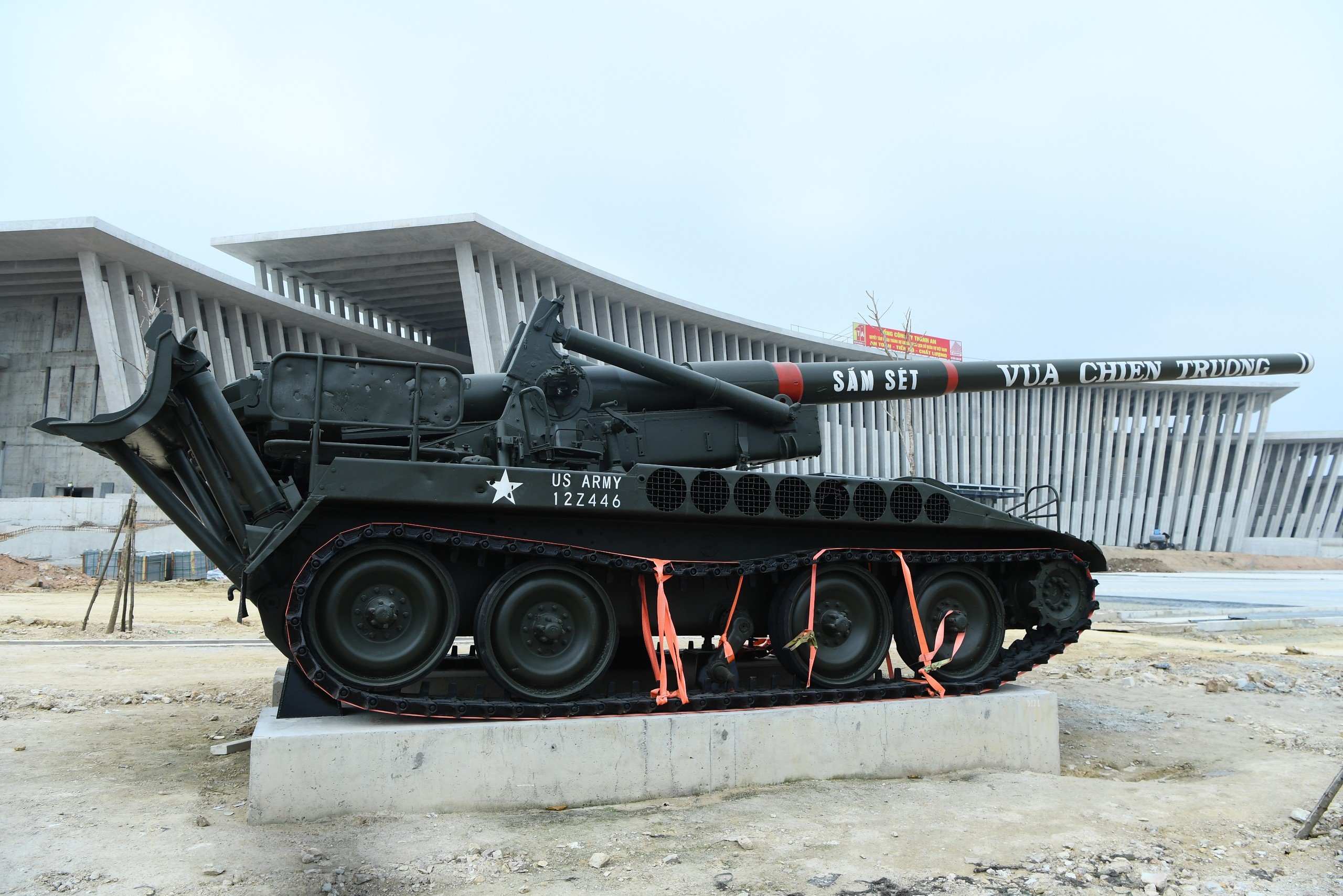 Khám phá loạt máy bay, xe tăng, khí tài quân sự 'khủng' tại bảo tàng rộng 740.000m2 ở Hà Nội- Ảnh 13.