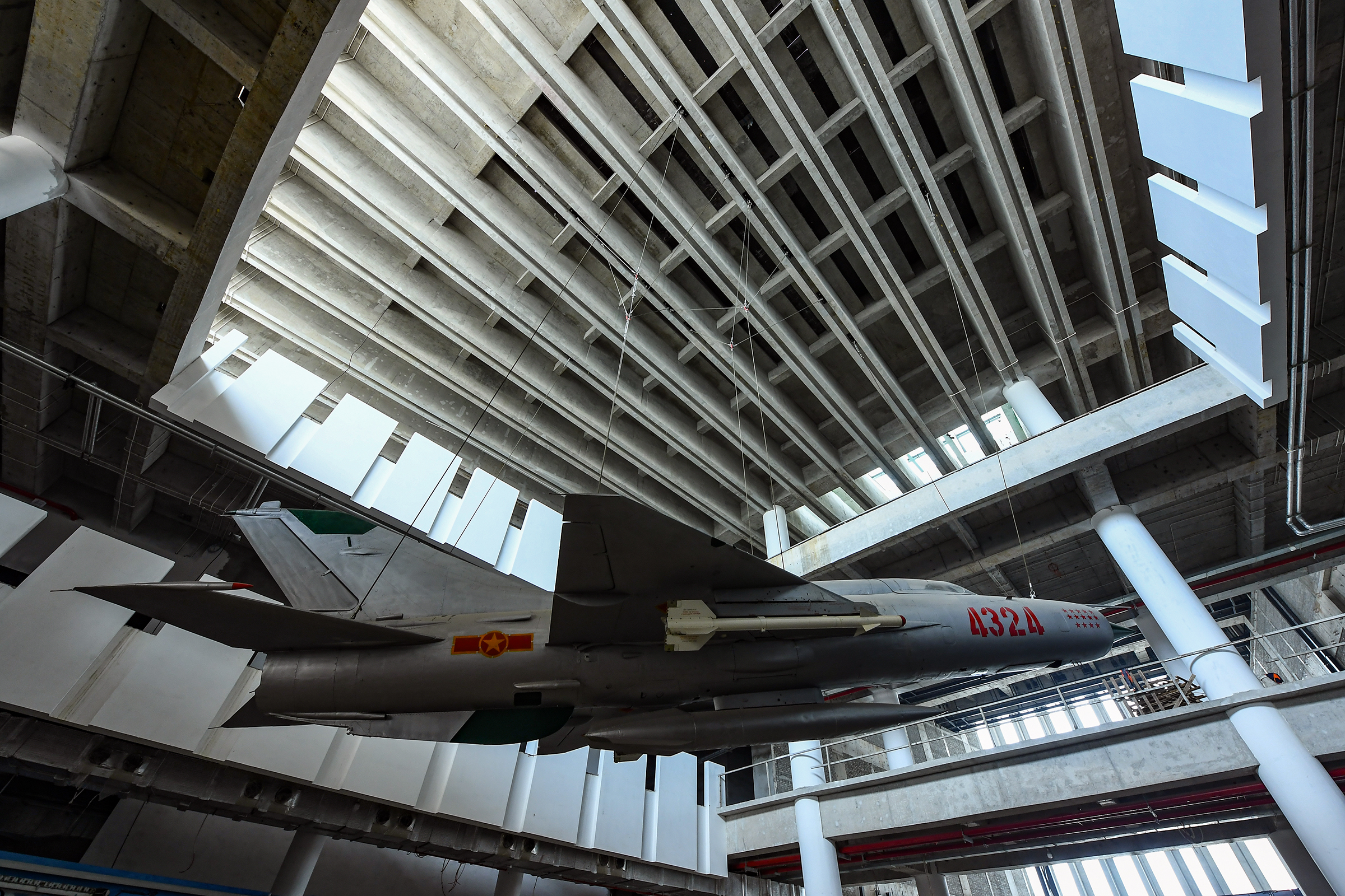 Khám phá loạt máy bay, xe tăng, khí tài quân sự 'khủng' tại bảo tàng rộng 740.000m2 ở Hà Nội- Ảnh 6.