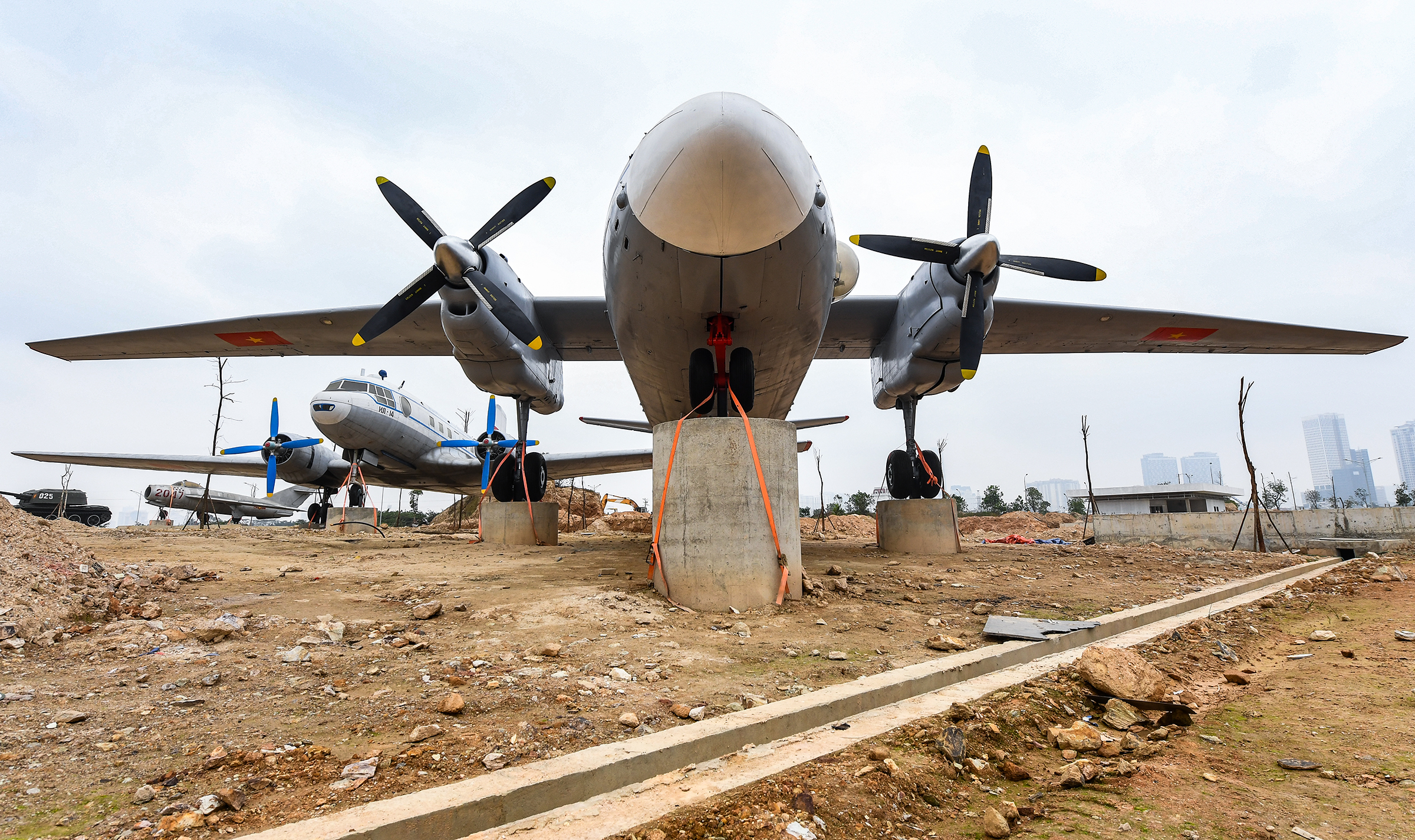Khám phá loạt máy bay, xe tăng, khí tài quân sự 'khủng' tại bảo tàng rộng 740.000m2 ở Hà Nội- Ảnh 7.