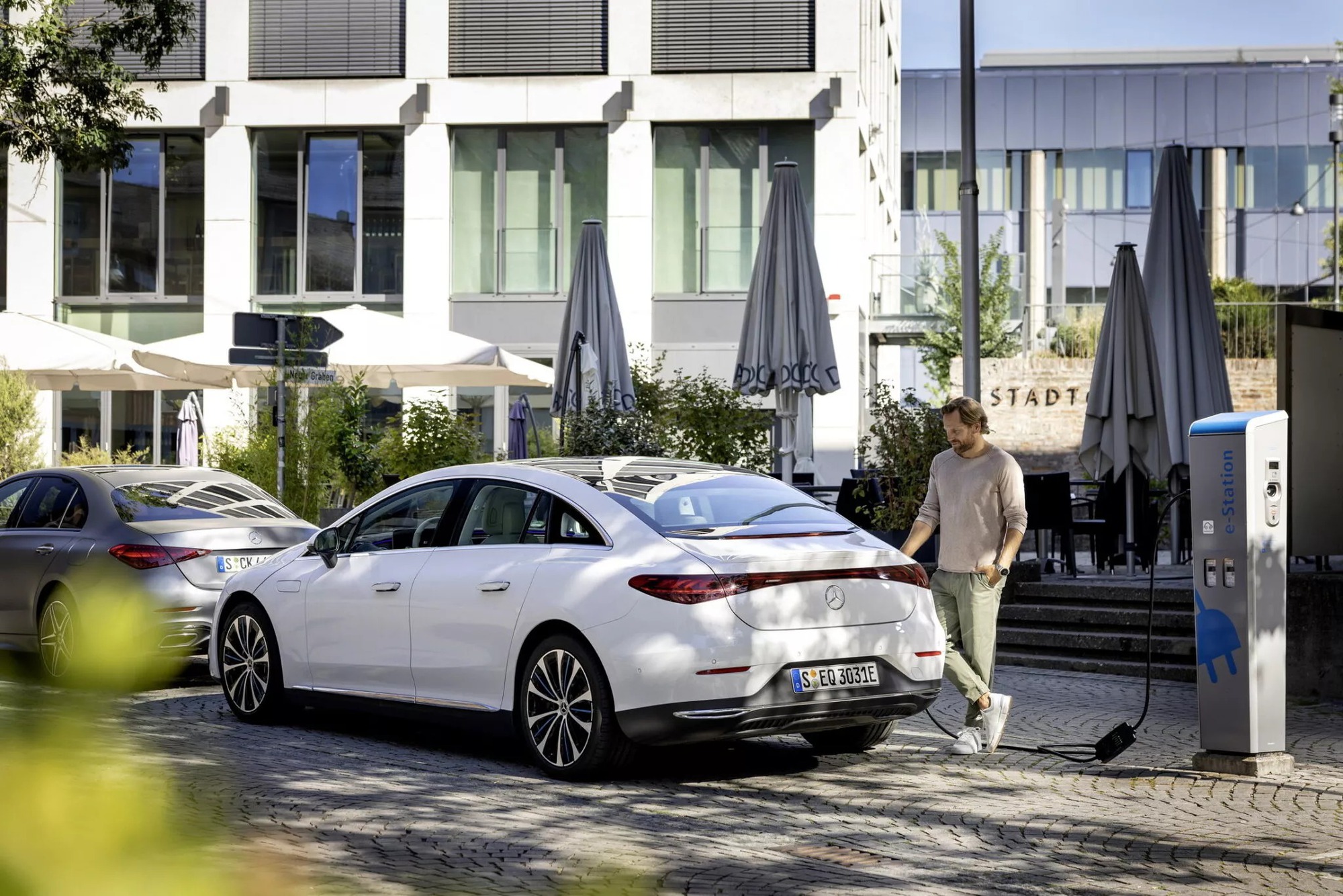Mercedes ra mắt bộ sạc di động mới: Nhỏ gọn và tiện hơn, giá hơn 22 triệu đồng- Ảnh 4.