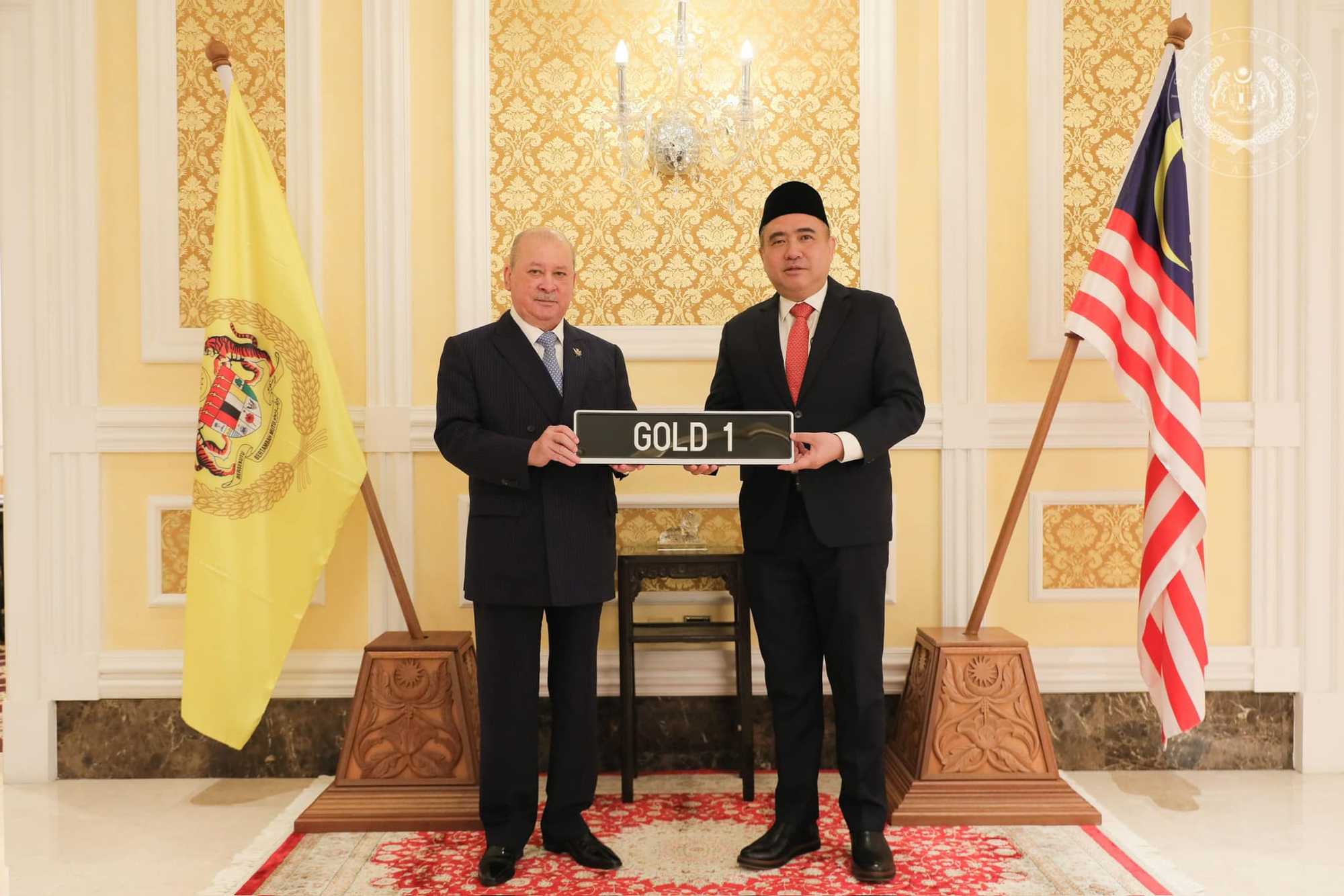 Quốc vương Malaysia vừa chi núi tiền ra mua biển số 'vàng', giá khủng nhưng chưa là gì so với Việt Nam- Ảnh 2.