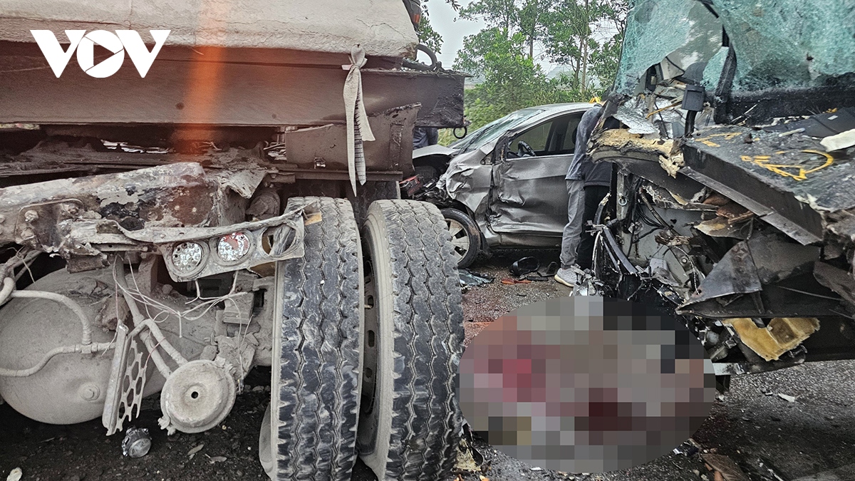 Tai nạn liên hoàn trên quốc lộ 1A, tài xế tử vong tại chỗ- Ảnh 2.