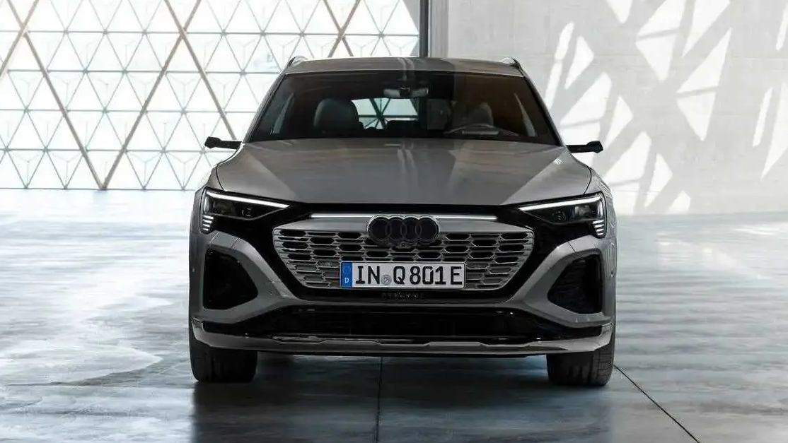 Audi Q8 e-tron lên lịch về Việt Nam giữa năm nay: Giá dự kiến 3,8 tỷ, chạy gần 600km/sạc, tương thích hơn 100 trạm sạc- Ảnh 3.