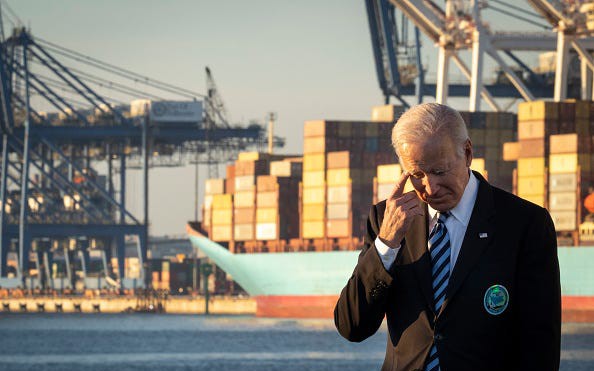 Sợ tin tặc, Tổng thống Biden duyệt chi 20 tỷ USD thay thiết bị khổng lồ 'Made in China' trên bến cảng Mỹ