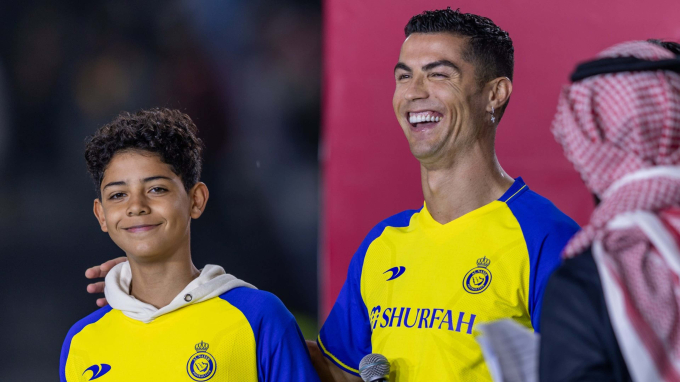 Quý tử 13 tuổi nhà Ronaldo có chia sẻ đầu tiên sau chức vô địch đáng nhớ, nói tiếng Anh thế nào mà fan tấm tắc khen?- Ảnh 2.