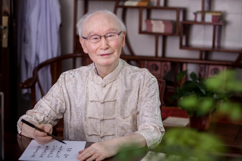 BS Y học cổ truyền Trung Quốc 87 tuổi có vẻ ngoài như 60: Bí quyết nằm ở 1 loại nước và 4 thói quen- Ảnh 1.