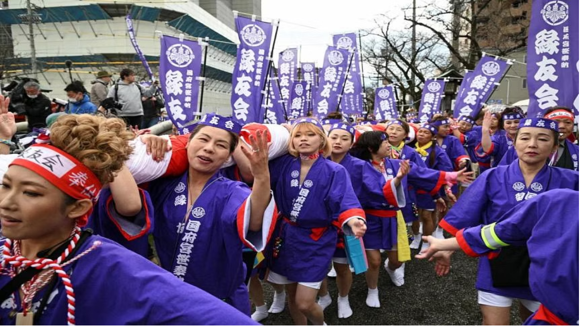 Lần đầu tiên phụ nữ được tham gia lễ hội khỏa thân 1.250 tuổi tại Nhật Bản- Ảnh 1.