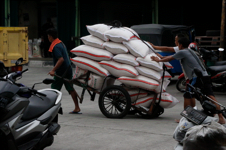 Quốc gia 'hàng xóm' dự kiến nhập 3 triệu tấn gạo mới 'đủ ăn' - cơ hội tăng mạnh xuất khẩu của Việt Nam đã đến- Ảnh 3.