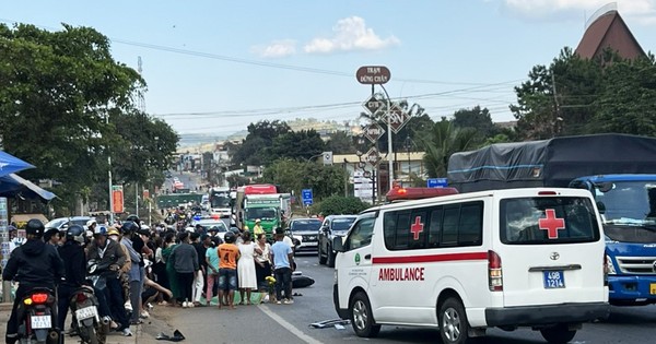Va chạm giữa xe cứu thương và xe máy, 1 người tử vong tại chỗ