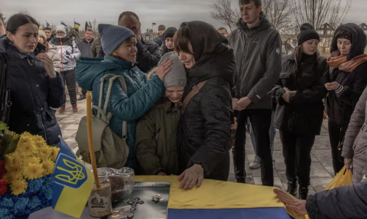 Ông Zelensky lần đầu công bố binh sĩ Ukraine thương vong trong xung đột với Nga- Ảnh 1.