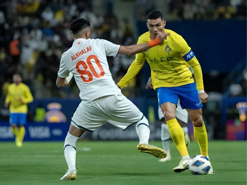 Ronaldo tiếp tục ghi bàn, Al Nassr đua vô địch Saudi Arabia- Ảnh 1.