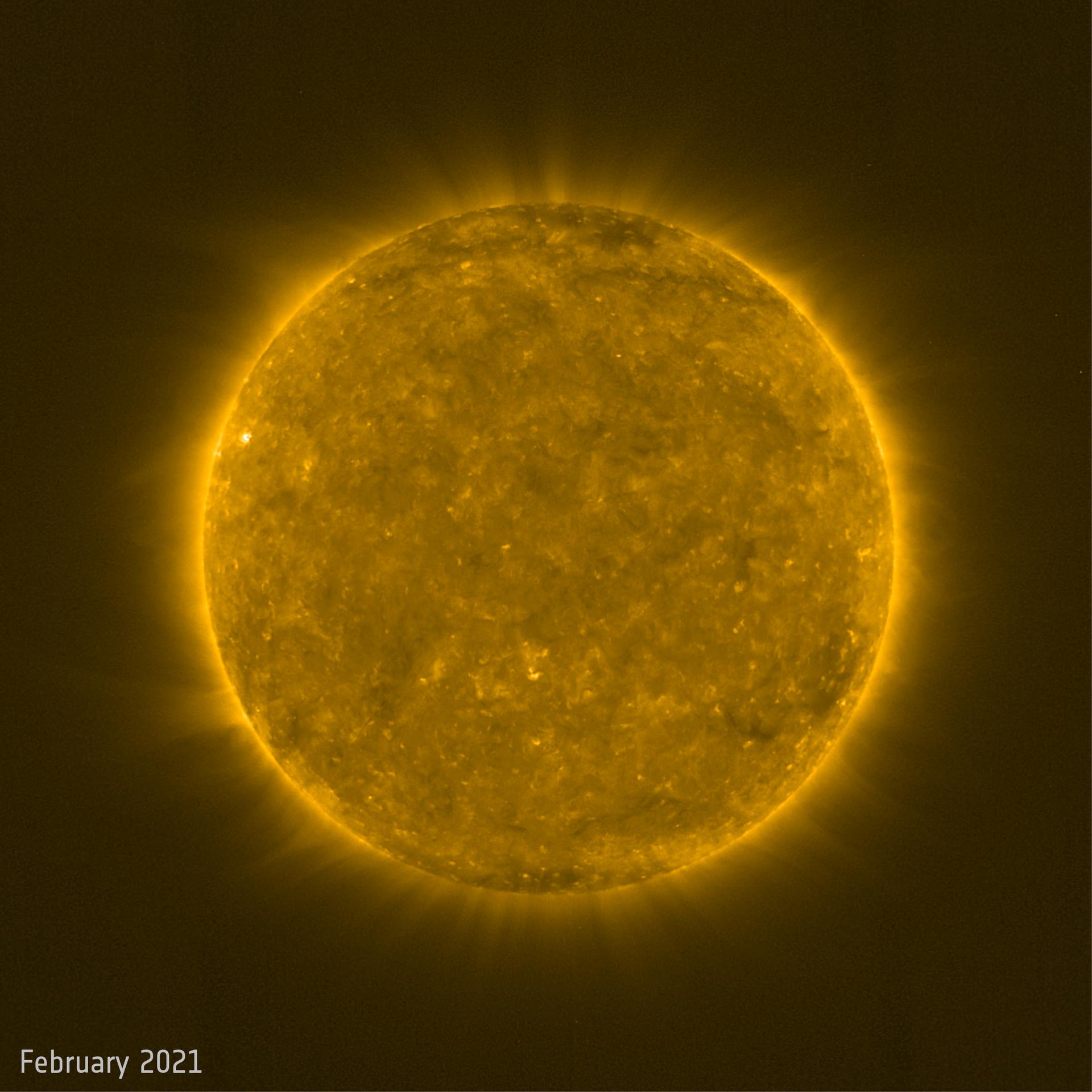 Ảnh sốc từ NASA/ESA: Mặt Trời biến dạng kinh khủng 2 năm qua- Ảnh 1.