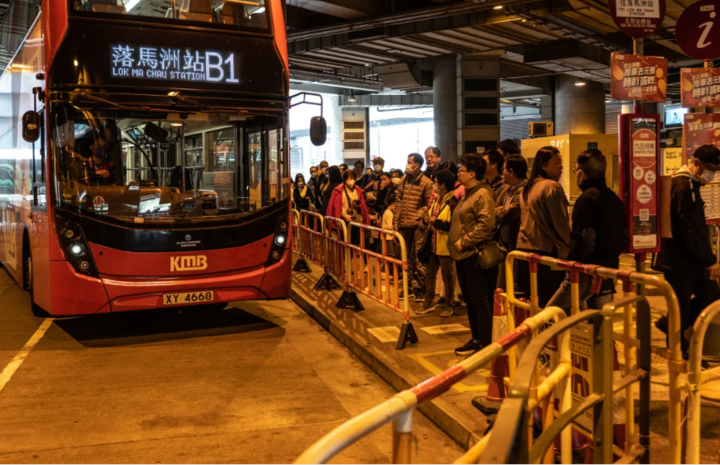 Trung Quốc: Dân Hong Kong đổ về đại lục để 'tiêu tiền xả láng'- Ảnh 3.