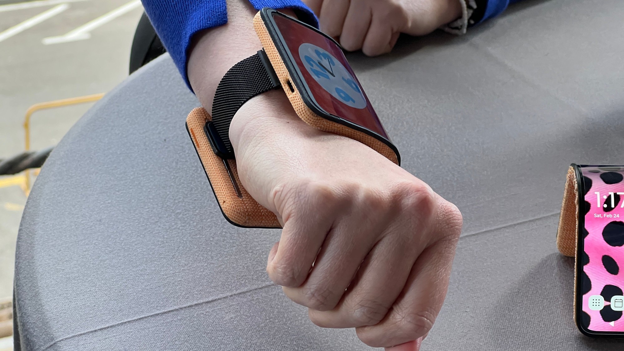 Motorola trình diễn ý tưởng về chiếc smartphone đeo ở cổ tay tại Triển lãm MWC- Ảnh 7.