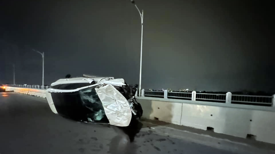 Clip TNGT: Toàn bộ hình ảnh về tai nạn giữa Hyundai Tucson và Toyota Vios trên cầu Vĩnh Tuy- Ảnh 8.