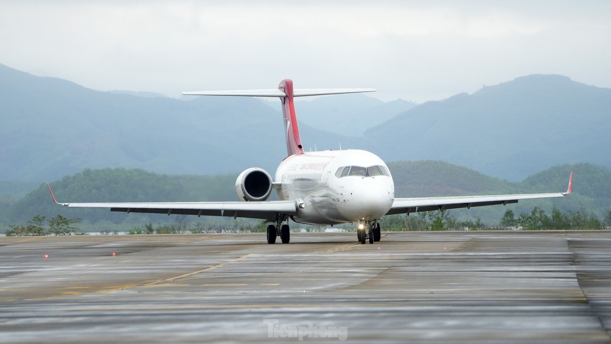 Tận thấy máy bay chở khách 'Made in China' đầu tiên tới Việt Nam- Ảnh 6.