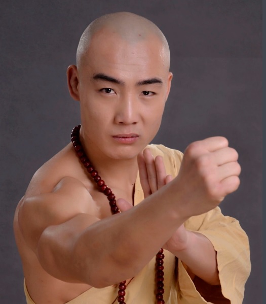 Cao thủ Thiếu Lâm tung “đòn sấm sét” khiến đấu sĩ Muay Thái choáng váng rồi gục ngã- Ảnh 1.