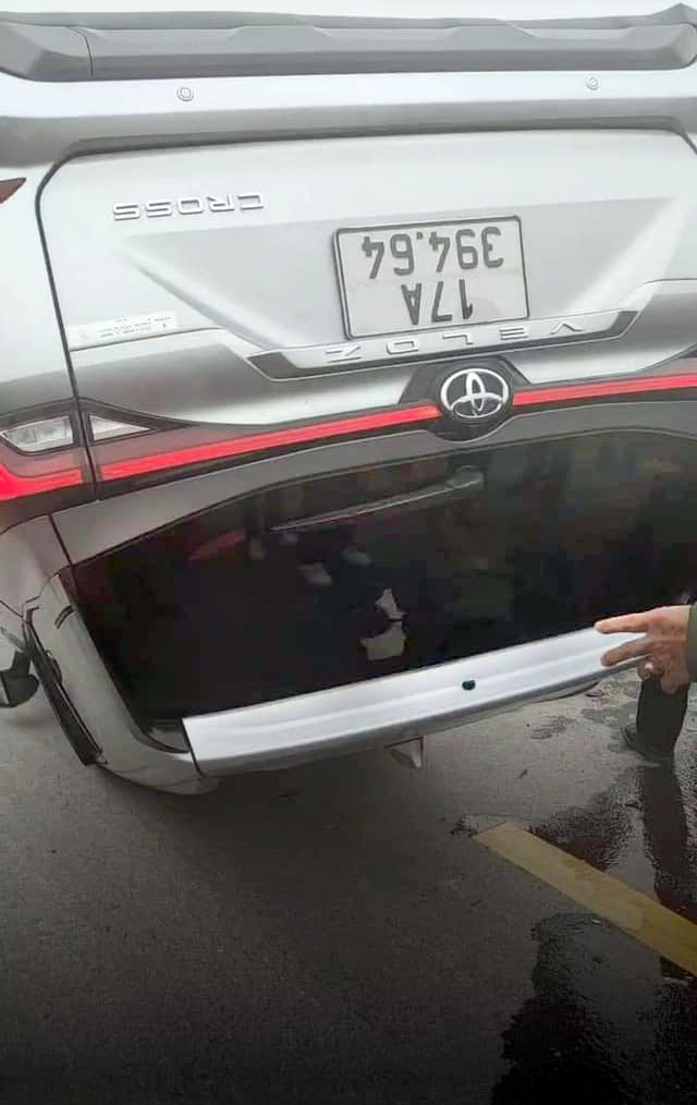 Ảnh TNGT: Gà nhà đá nhau – Toyota Wigo đâm lật Toyota Veloz- Ảnh 4.
