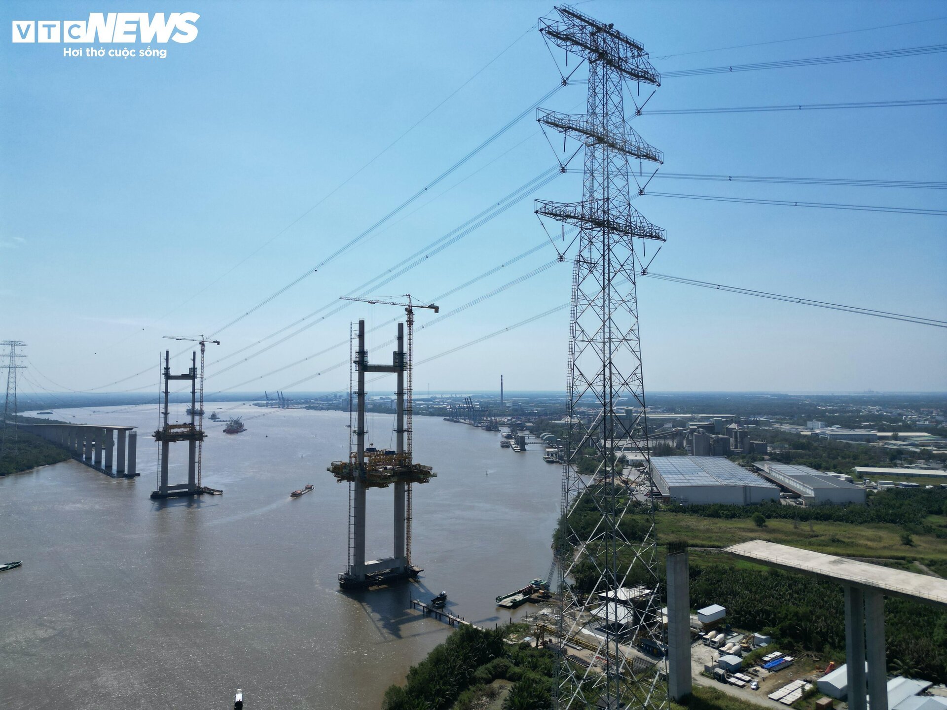 Cận cảnh dự án cầu vượt sông lớn nhất cao tốc Bến Lức - Long Thành- Ảnh 1.