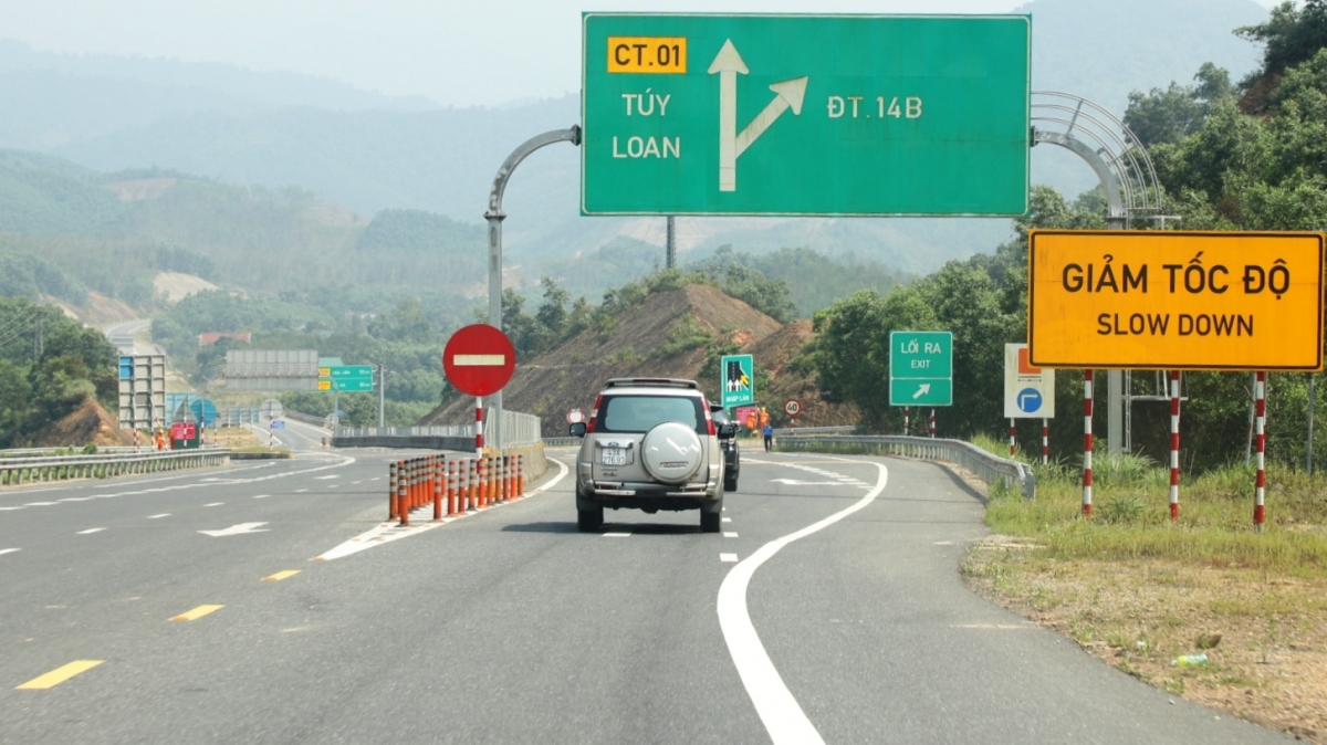 Bất cập trên cao tốc Cam Lộ-La Sơn: Ba việc Bộ GTVT cần làm ngay- Ảnh 1.