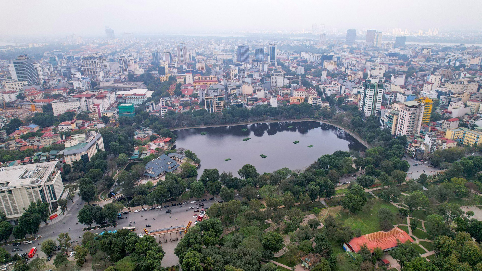 Cận cảnh hiện trạng hồ Thiền Quang trước đề xuất xây dựng 5 quảng trường- Ảnh 1.
