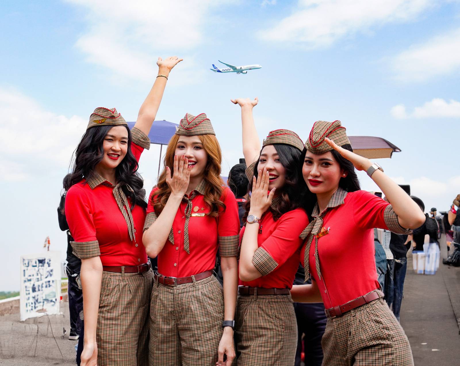 Ấn tượng hình ảnh tiếp viên hàng không Vietjet tại Singapore Airshow 2024- Ảnh 7.