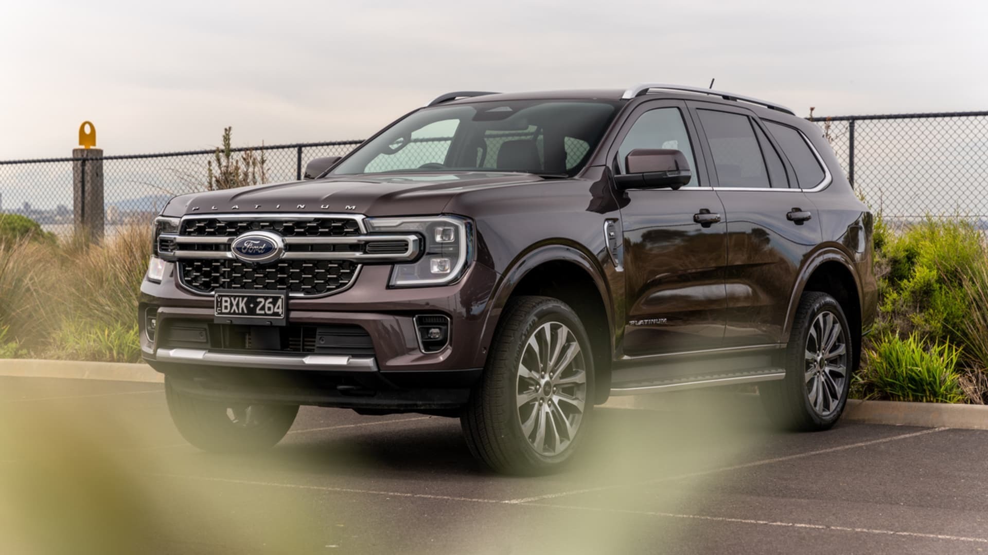 Đây là thông số chi tiết Ford Everest Platinum sắp bán tại VN: Hơn hẳn về tiện nghi, 12 loa B&O, giá dự kiến 1,7 tỷ- Ảnh 2.