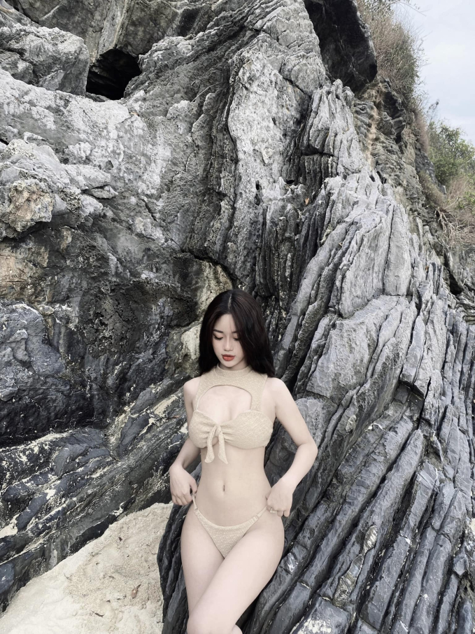 Hot girl Hải Phòng hẹn hò tiền đạo U23 Việt Nam khoe dáng nuột khi diện bikini 
