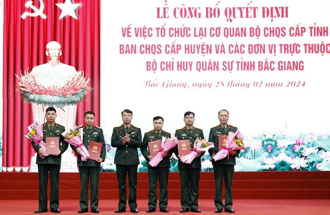 Công bố quyết định của Bộ trưởng Quốc phòng về tổ chức lại Bộ Chỉ huy quân sự tỉnh Bắc Giang- Ảnh 1.