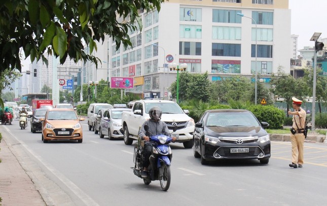 Cấm xe trên nhiều tuyến phố Hà Nội để tổ chức Lễ hội ánh sáng Tết Nguyên đán- Ảnh 1.