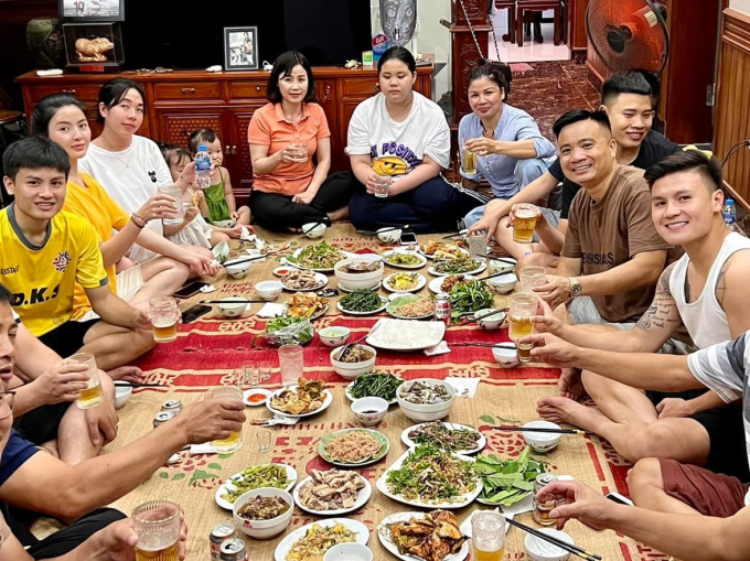 Lộ ảnh Chu Thanh Huyền đi du lịch cùng gia đình Quang Hải, chàng cầu thủ lần đầu công khai gọi nàng bằng danh xưng ngọt ngào- Ảnh 2.