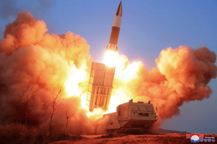 Báo Nga so sánh sức mạnh tên lửa KN-24 Triều Tiên và ATACMS của Mỹ- Ảnh 6.