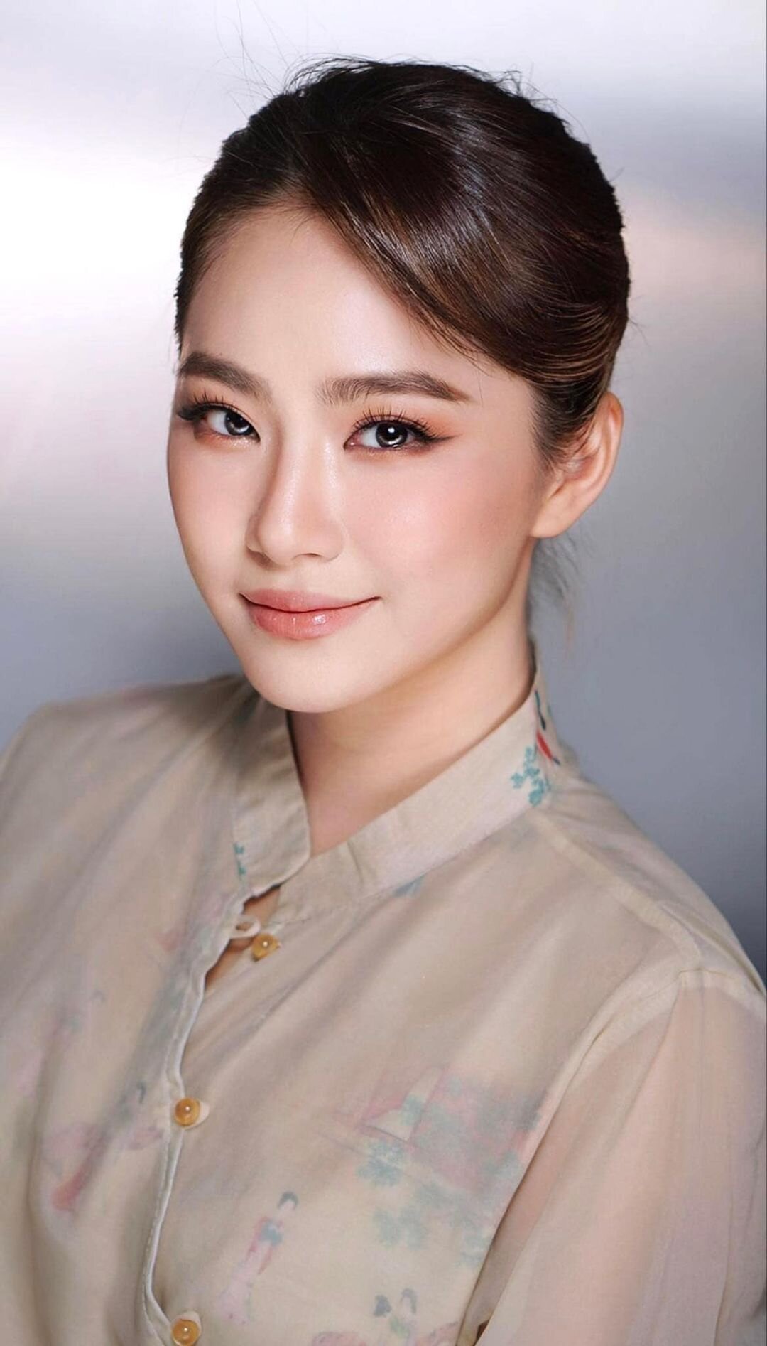 Sao Việt 3/2: Hoa hậu Ý Nhi diện áo dài ở trời Tây, Cường Đô La khoe con trai- Ảnh 9.