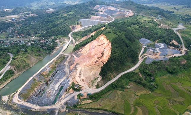 Xử phạt 700 triệu đồng một công ty khai thác quặng apatit ở Lào Cai- Ảnh 1.