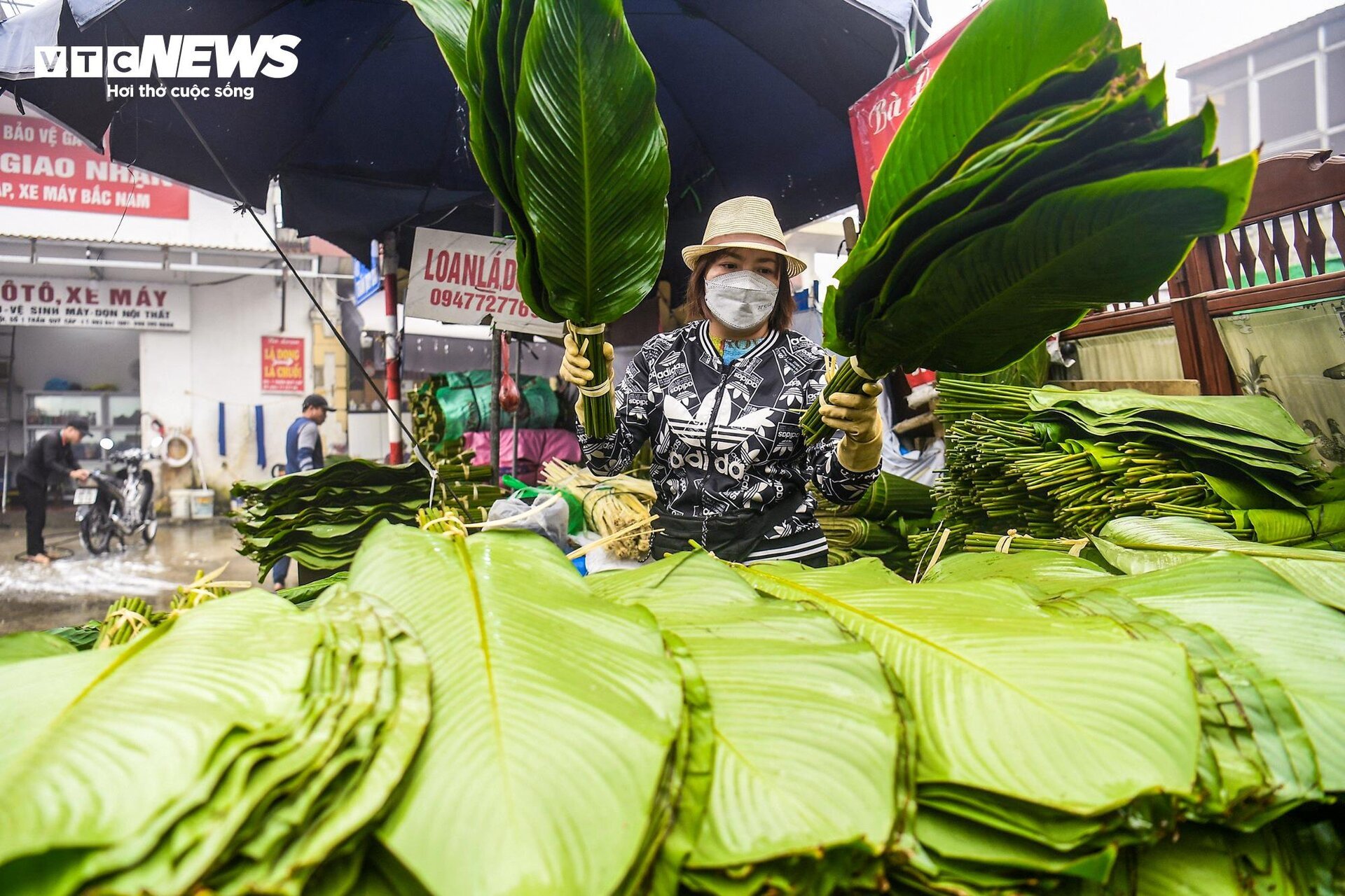 Chợ lá dong lâu đời nhất Hà Nội nhộn nhịp ngày giáp Tết- Ảnh 11.