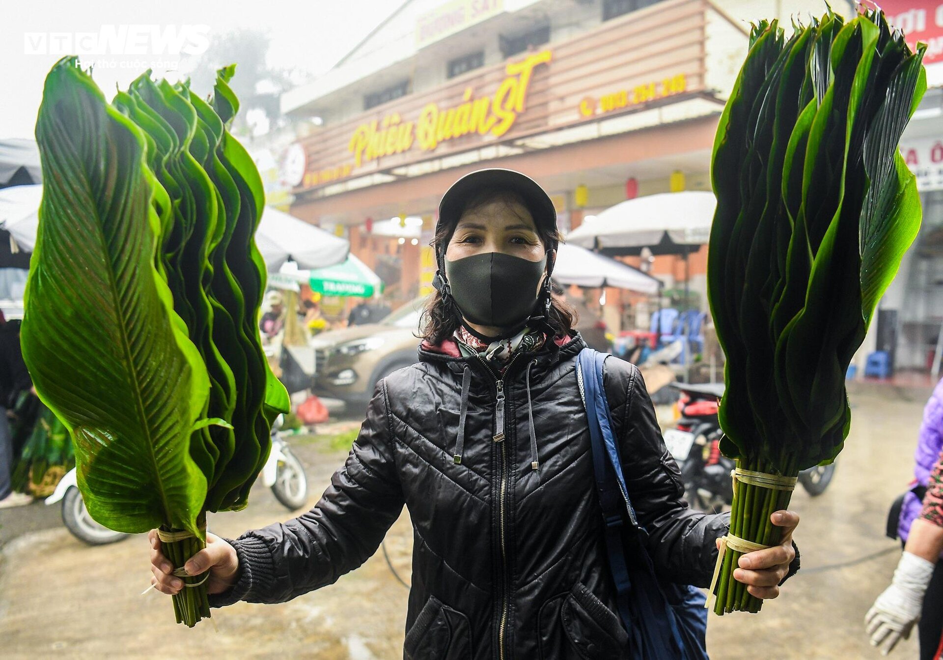 Chợ lá dong lâu đời nhất Hà Nội nhộn nhịp ngày giáp Tết- Ảnh 9.