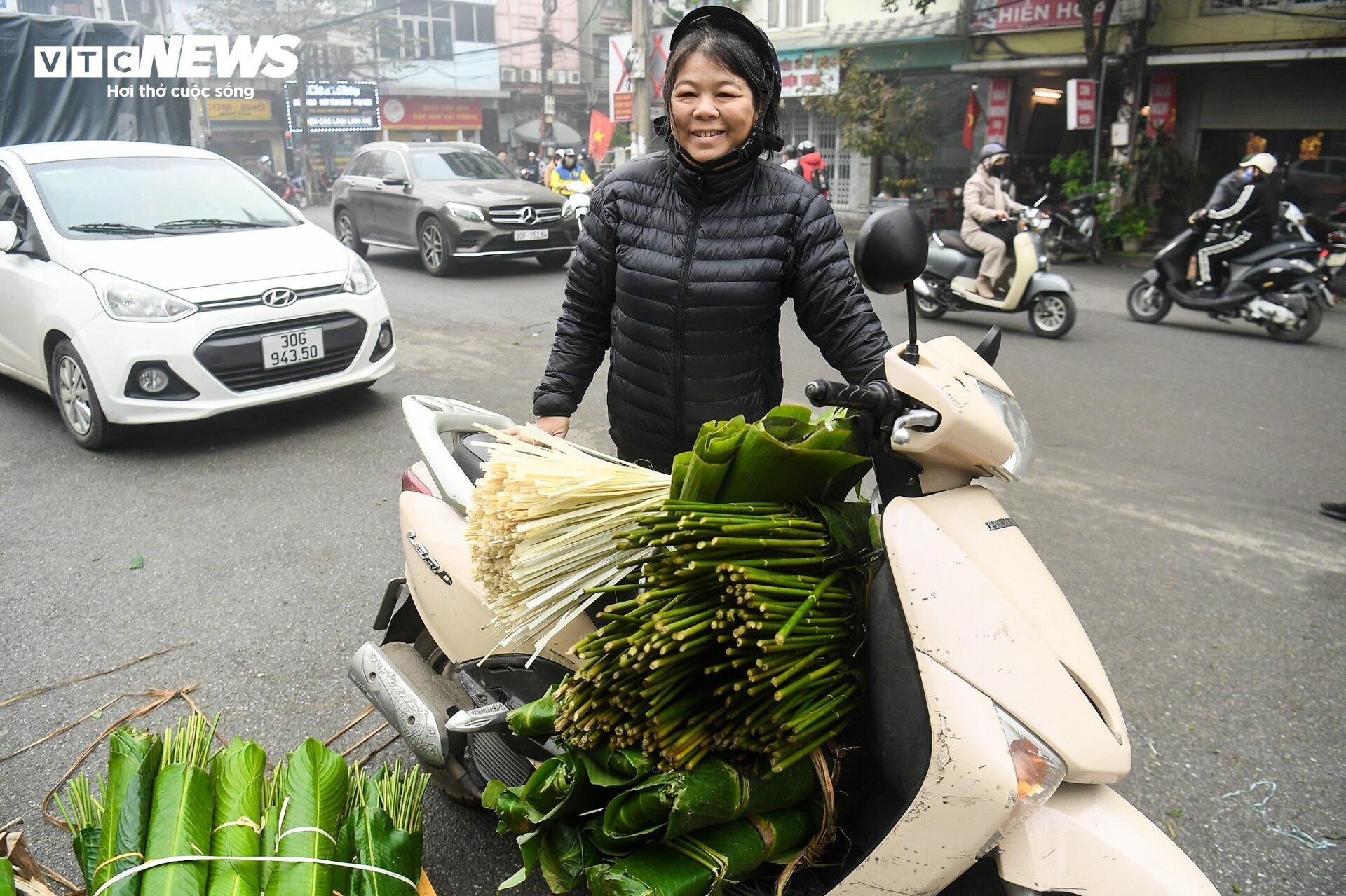 Chợ lá dong lâu đời nhất Hà Nội nhộn nhịp ngày giáp Tết- Ảnh 14.