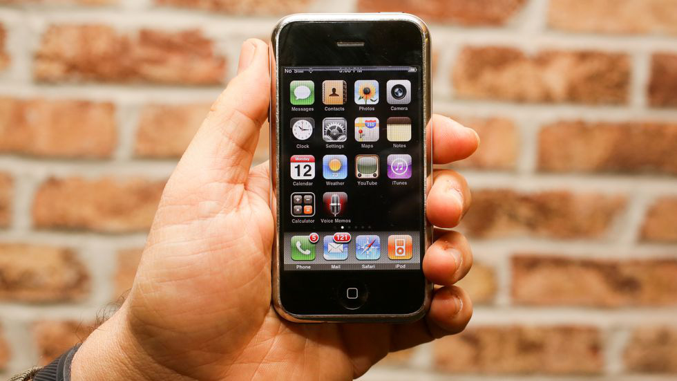 iPhone thành smartphone bán chạy nhất mọi thời thế nào- Ảnh 1.