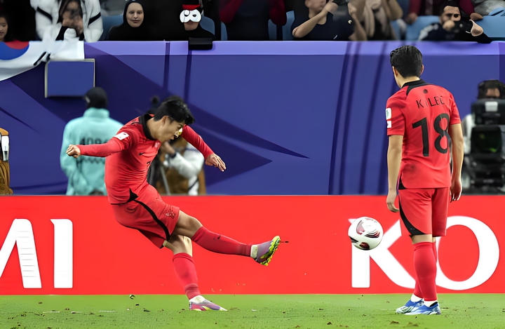 Báo Tây Á chỉ ra bí mật trong cách đá phạt của đội tuyển Hàn Quốc- Ảnh 1.